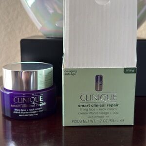 Clinique Smart Clinical Repair Overnight Mask - Deep Purple